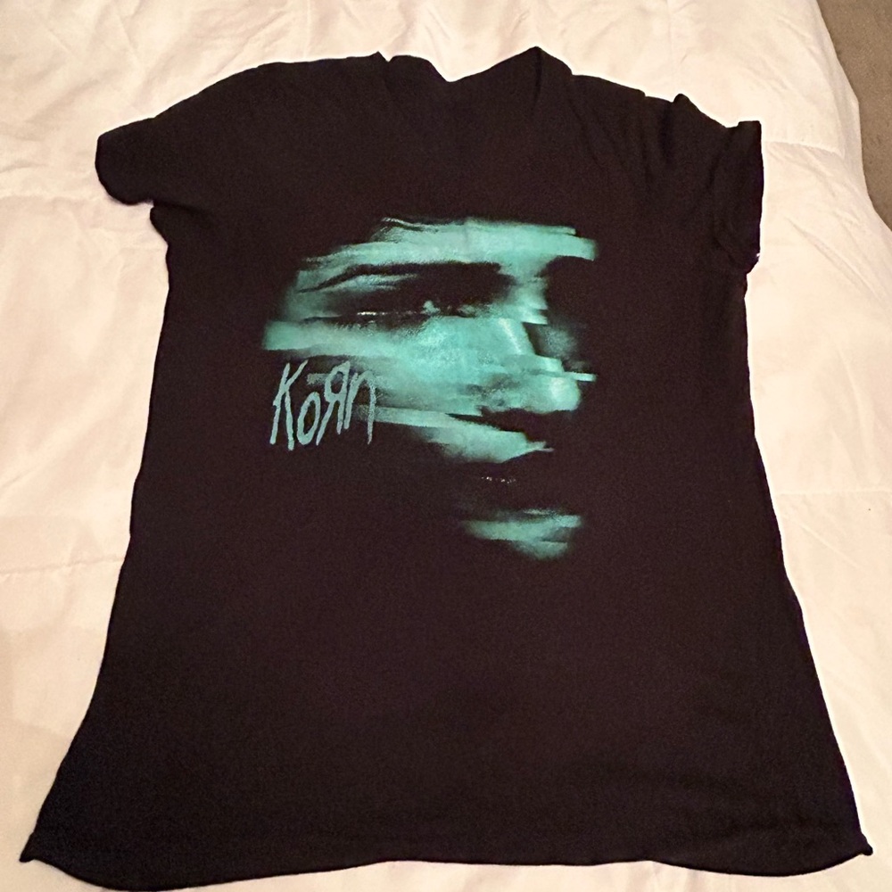 Black Graphic Tee - Women's Short Sleeve